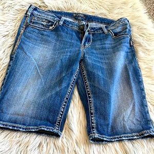 Silver jean Bermuda’s